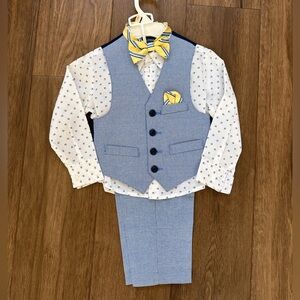 Like New Nautica Boys Easter Suit 2T